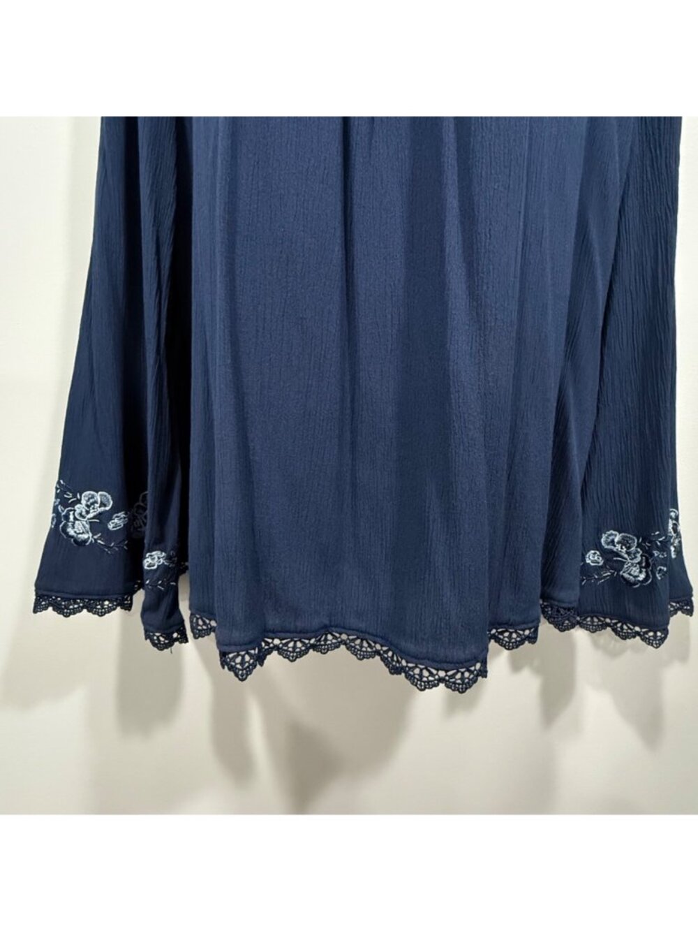 Time & Tru Romantic Boho Bell Sleeve Peasant Blouse Lace Trim Embroidery Size M - Picture 5 of 11